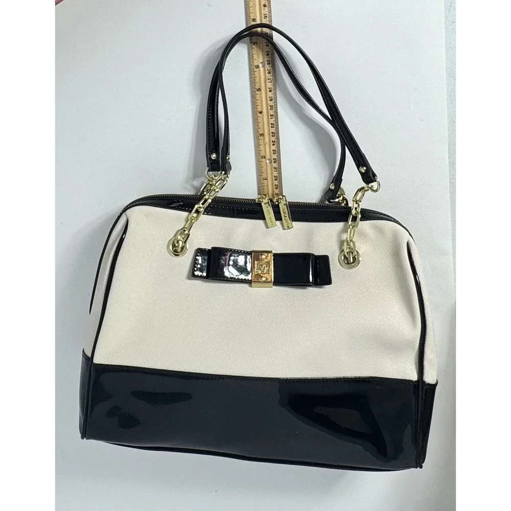Anne Klein anne klein